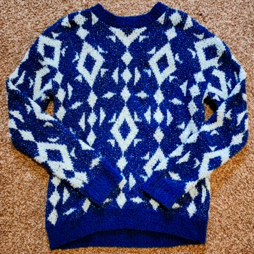 Dip Geometric Soft Fuzzy Sweater/Size Medium